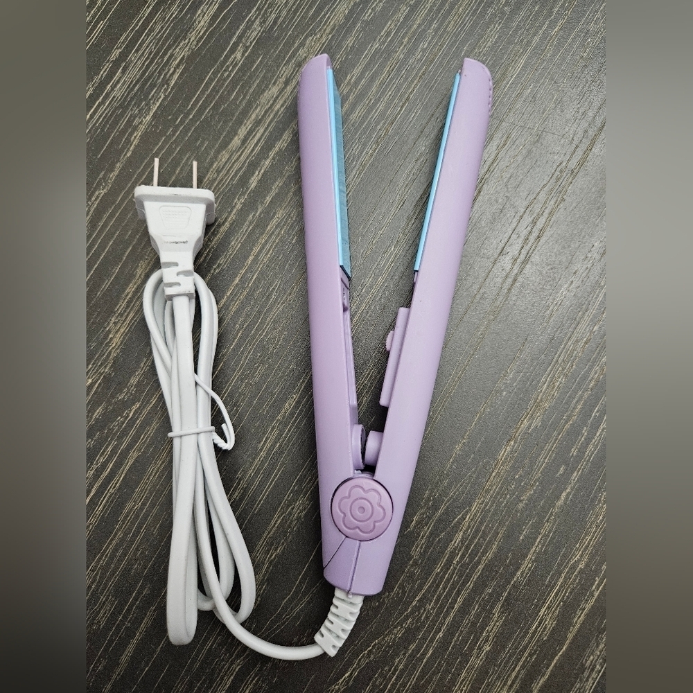 LUVME Hair Straightener Mini. Portable, Light, Compact. Use To Straighten/ Curl - Picture 3 of 4